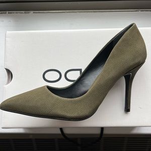 ALDO Viadien Military Green Pebbled Heels Sz 8
